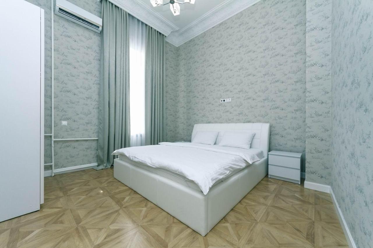 Luxury Beatiful Apartment On Pyshkinska Street Kiev Eksteriør billede