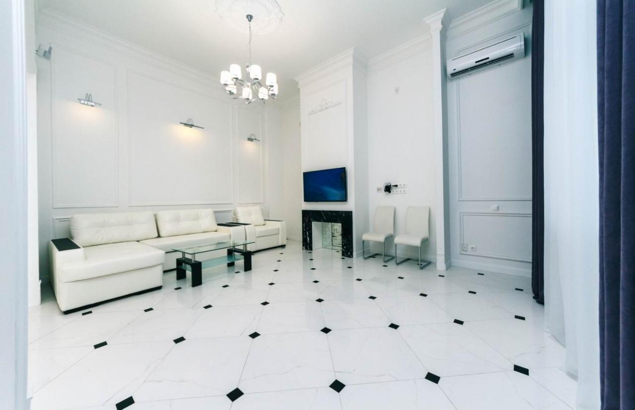 Luxury Beatiful Apartment On Pyshkinska Street Kiev Eksteriør billede